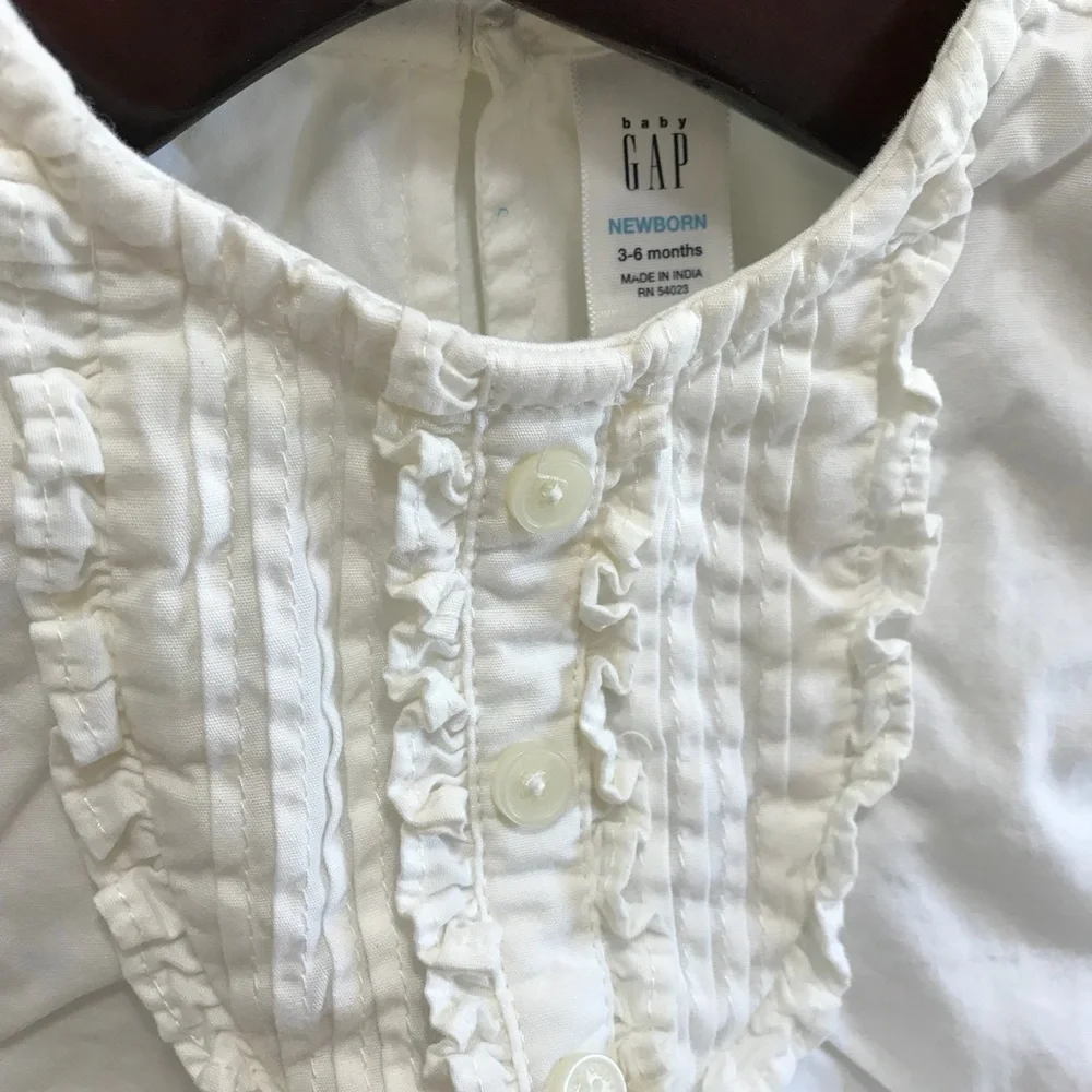 Baby girl 3-6 month fall ruffle embroidered top🌻